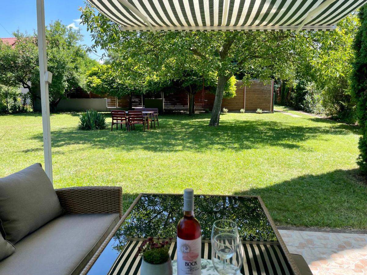 Villa Csipkebogyo Nyaralohaz - Siófok Esterno foto